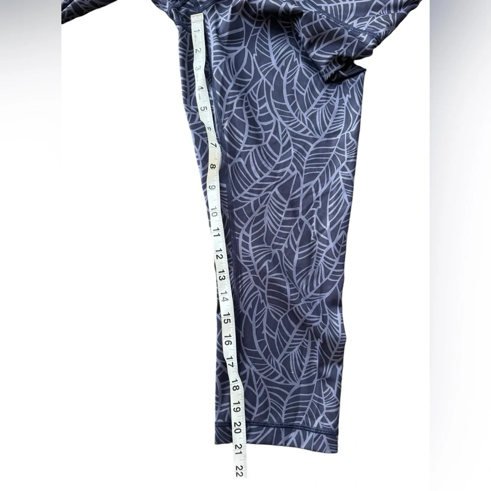 Lululemon Women's Size 8 Purple Leaf Print Cropped Low‎ Rise Athletic Leggings